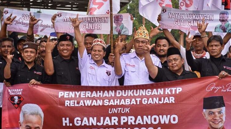 Relawan Sahabat Ganjar Serahkan KTP ke PDIP Lampung